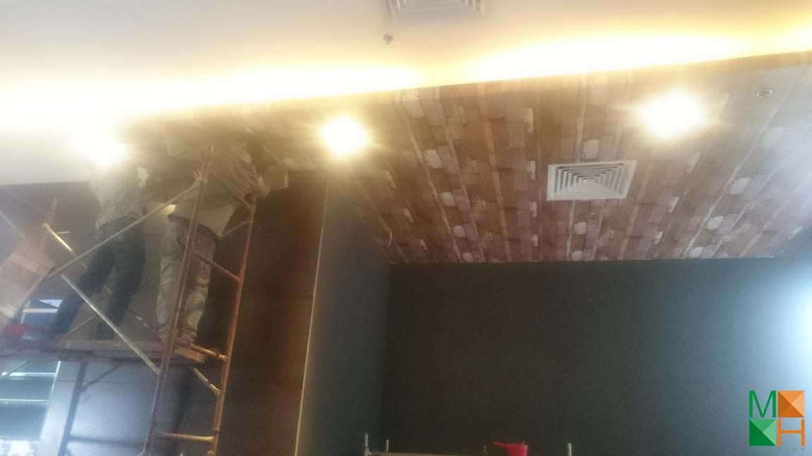 thi-cong-giay-dan-tuong-tai-toa-nha-IPH (5)